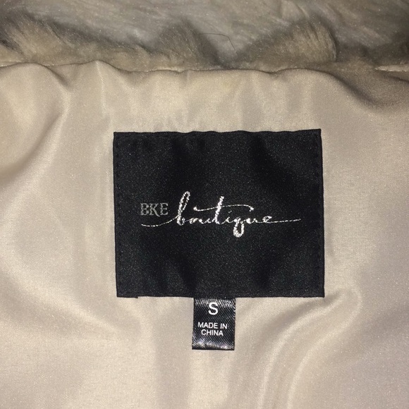 BKE Boutique Faux Fur Tunic Style Vest - Picture 9 of 10